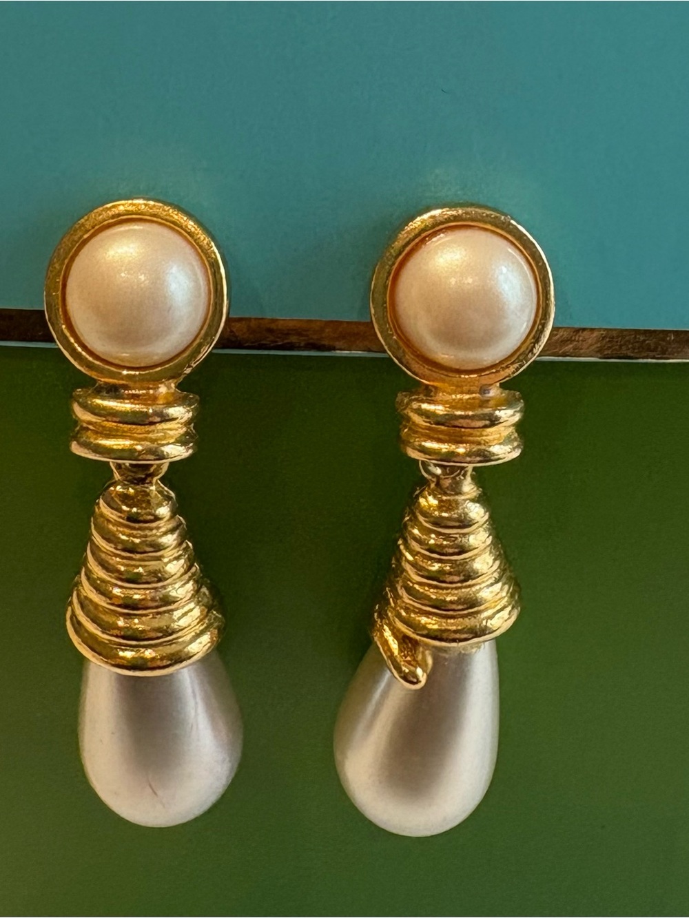 Vintage Les Bernard Gold-Tone Pearl Drop Earrings with Cream Pearl Accents